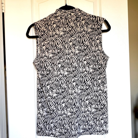 3/$30 Mix and match sleeveless top - Picture 2 of 5
